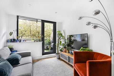 1 bedroom apartment for sale, Chiswick High Road, London, W4