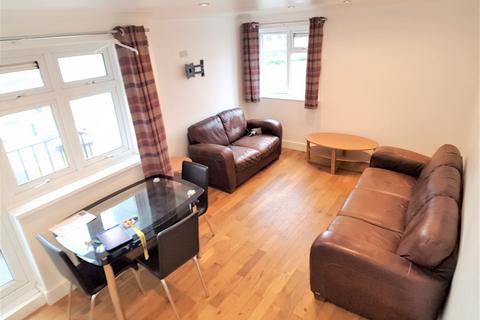 3 bedroom flat to rent, St Ledger Crescent, St Thomas, Swansea