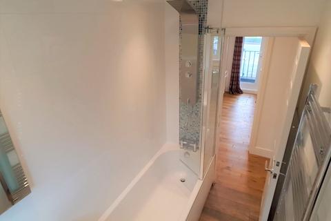 3 bedroom flat to rent, St Ledger Crescent, St Thomas, Swansea