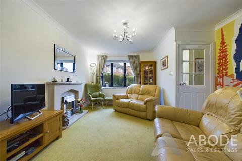 6 Avocet Close, Uttoxeter, ST14 8UG