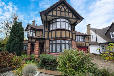 5 bedroom detached house to rent, Bourne Avenue, N14