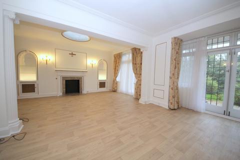 5 bedroom detached house to rent, Bourne Avenue, N14