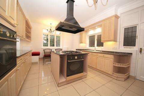 5 bedroom detached house to rent, Bourne Avenue, N14