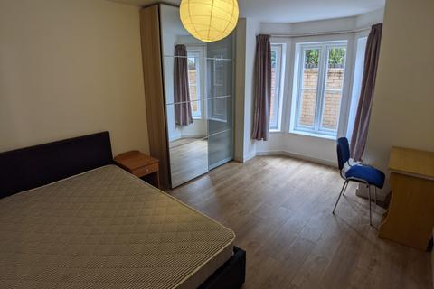 3 bedroom flat to rent, Mitford Road, Manchester M14