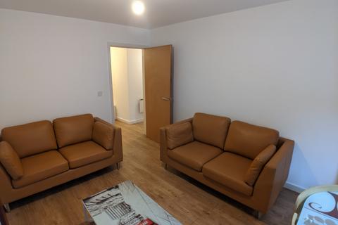 3 bedroom flat to rent, Mitford Road, Manchester M14