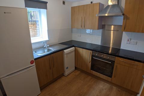 3 bedroom flat to rent, Mitford Road, Manchester M14