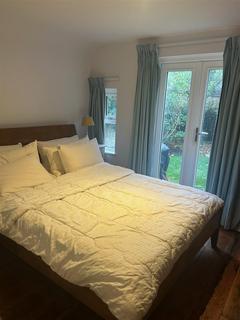 2 bedroom house to rent, Rona Road, London