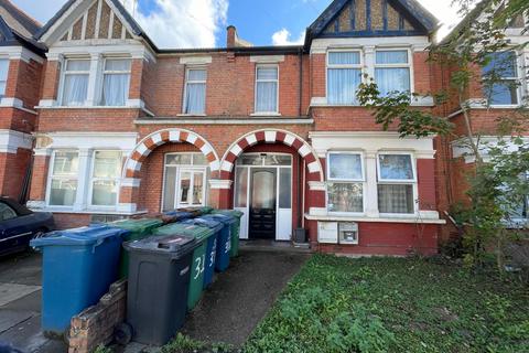 2 bedroom maisonette to rent, Wellesley Road, Harrow HA1