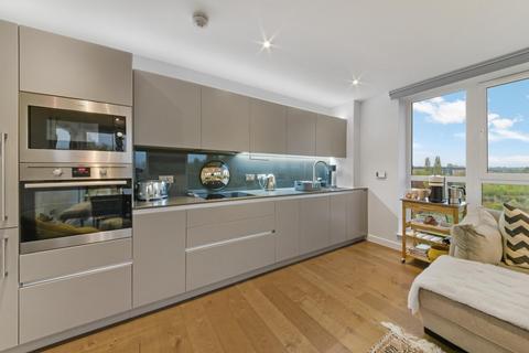 3 bedroom flat for sale, Grayston House, Kidbrooke Village, London, SE3