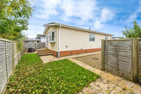 2 bedroom park home for sale, Luton, Bedfordshire, LU1