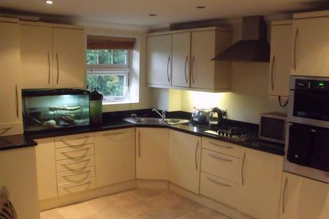 2 bedroom flat to rent, North Road, Lower Parkstone, Poole, BH14