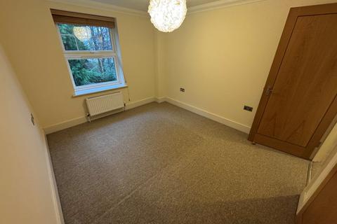 2 bedroom flat to rent, North Road, Lower Parkstone, Poole, BH14