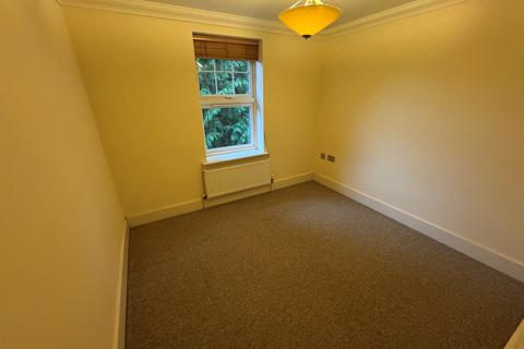 2 bedroom flat to rent, North Road, Lower Parkstone, Poole, BH14