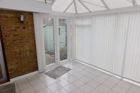 3 bedroom detached bungalow to rent, Hillview Road, Hythe SO45