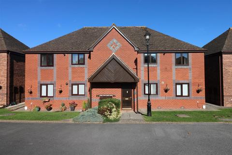 2 bedroom apartment to rent, Holioake Drive, Warwick