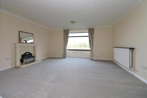 2 bedroom apartment to rent, Holioake Drive, Warwick