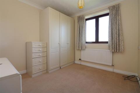 2 bedroom apartment to rent, Holioake Drive, Warwick