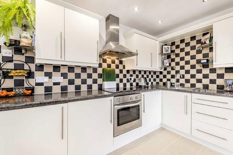 1 bedroom flat to rent, St. Peter's Close, London SW17