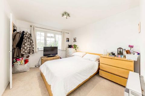 1 bedroom flat to rent, St. Peter's Close, London SW17