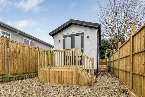 1 bedroom park home for sale, Blythewood Lane, Ascot