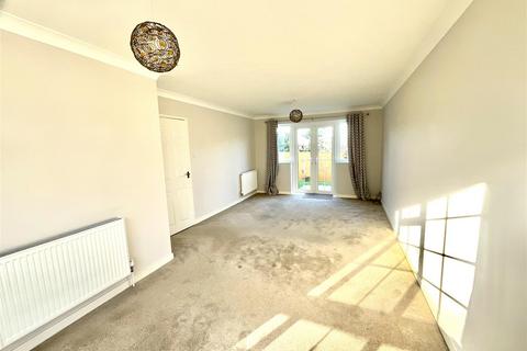 2 bedroom ground floor flat to rent, The Glade, Scarborough