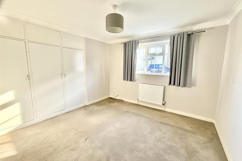 2 bedroom ground floor flat to rent, The Glade, Scarborough