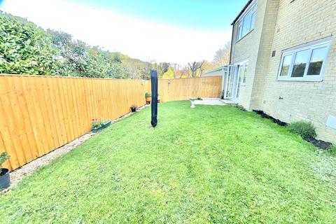 2 bedroom ground floor flat to rent, The Glade, Scarborough