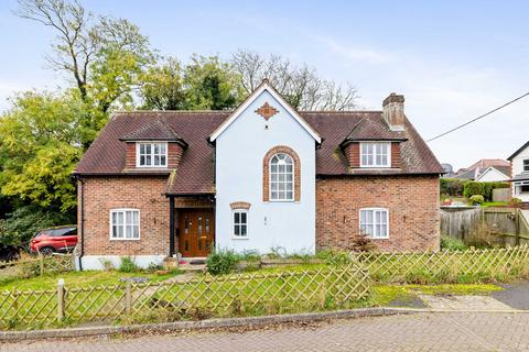 4 bedroom detached house to rent, Shooters Hill, Eythorne, Dover, CT15