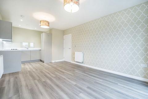 2 bedroom flat for sale, Springfield Drive, London SW17