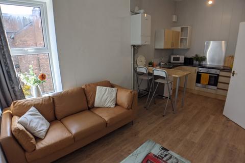 3 bedroom flat to rent, Mitford Road, Manchester M14