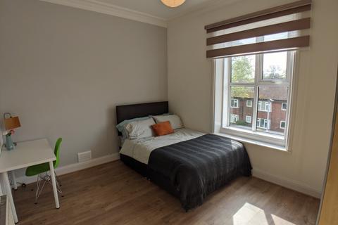 3 bedroom flat to rent, Mitford Road, Manchester M14