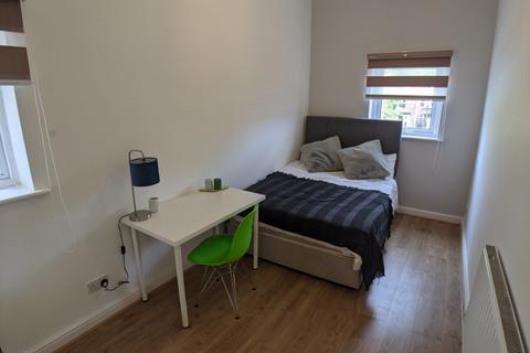 3 bedroom flat to rent, Mitford Road, Manchester M14