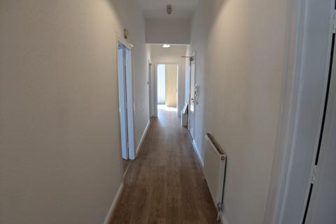 3 bedroom flat to rent, Mitford Road, Manchester M14