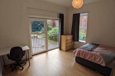 3 bedroom flat to rent, Mitford Road, Manchester M14