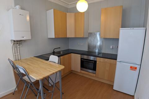 3 bedroom flat to rent, Mitford Road, Manchester M14