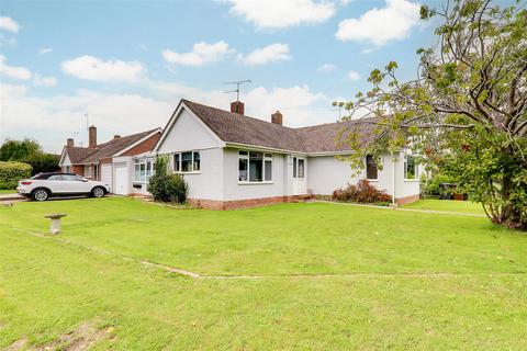 2 bedroom detached bungalow to rent, Grange Close, Ferring, BN12