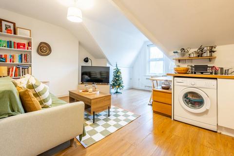 1 bedroom flat to rent, Archway Road, Highgate, London, N6