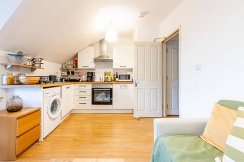 1 bedroom flat to rent, Archway Road, Highgate, London, N6