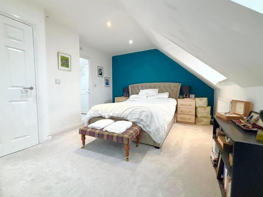 Master Bedroom (2nd Floor)