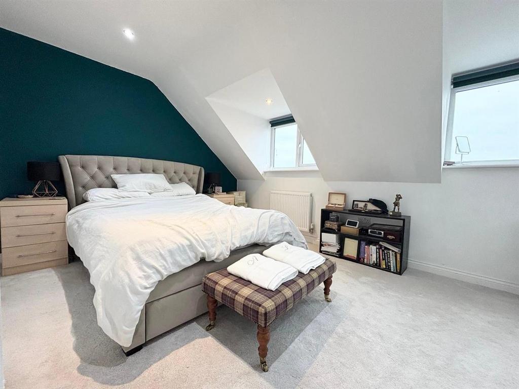 Master Bedroom (2nd Floor)