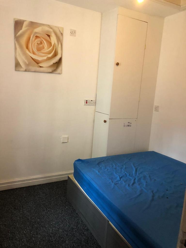 Available studio in Langworthy Road, M6