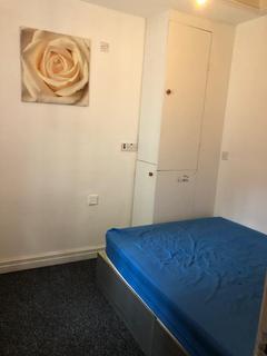 Studio to rent, Langworthy Road, Salford M6