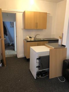 Studio to rent, Langworthy Road, Salford M6