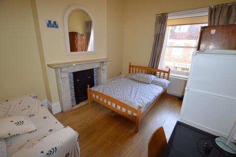 3 bedroom flat to rent, Parchment Street, Winchester, SO23