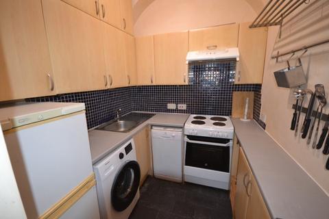 2 bedroom flat to rent, Gladstone Terrace, Edinburgh, EH9