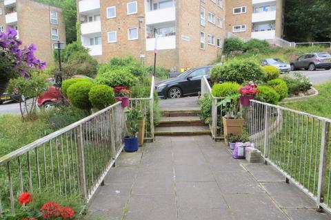 2 bedroom flat to rent, Highbrook Close, Brighton