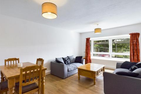 2 bedroom flat to rent, Highbrook Close, Brighton