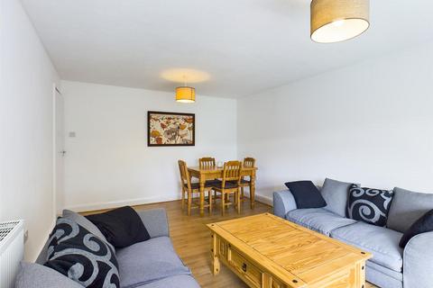 2 bedroom flat to rent, Highbrook Close, Brighton