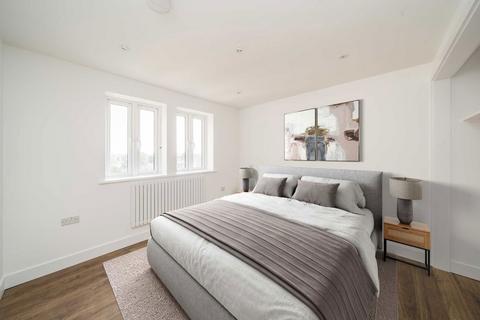 2 bedroom flat for sale, Greenview Drive, Raynes Park SW20