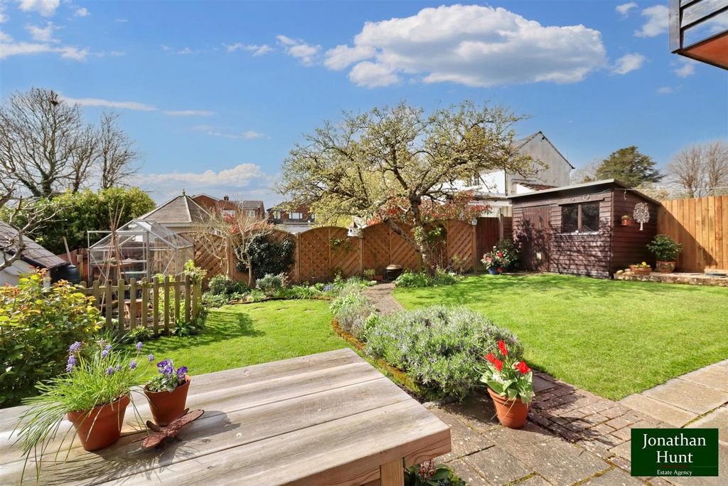 REAR GARDEN pic 2